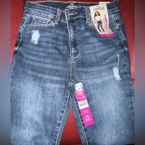 Jordache Skinny Jeans in Medium Wash Blue with Pink Tag